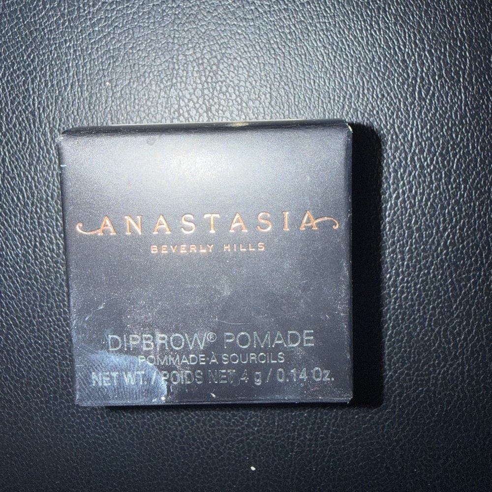 Anastasia Beverly Hills dark brown Dipbrow Pomade eyebrow